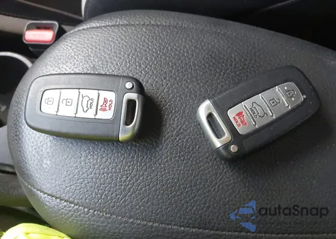 2013 Hyundai Veloster Turbo W/Black z USA, uszkodzony, nr VIN KMHTC6AE0DU179068